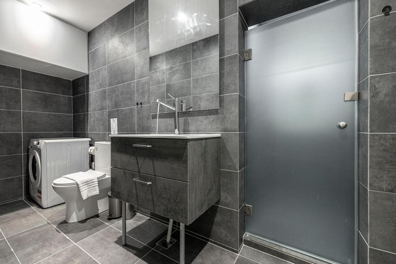 אתונה Phaedrus Living: City Center Luxury Flat Loukianou מראה חיצוני תמונה